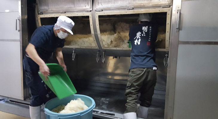米焼酎キリシマメアサ　米を蒸す